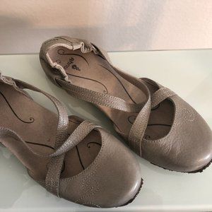 Ahnu Karma Latitude Gray Mary Jane Leather Flats 7